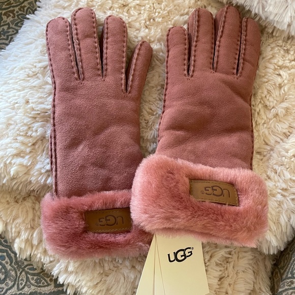 UGG Accessories - Ugg turn cuff glove latana pink size small
